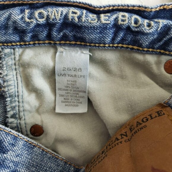 American Eagle Low Rise Boot Jeans Men's Size 26/28 Light Wash - Picture 5 of 7
